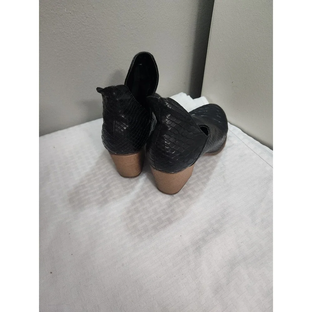 Black Snakeskin Embossed Cutout Ankle Booties Block Heel Size 8.5